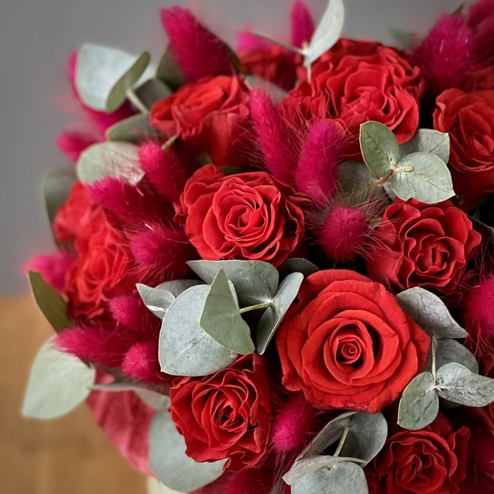 Цветы в коробке Амур