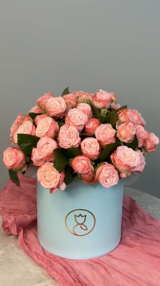 Цветы в коробке Нежная Лилит