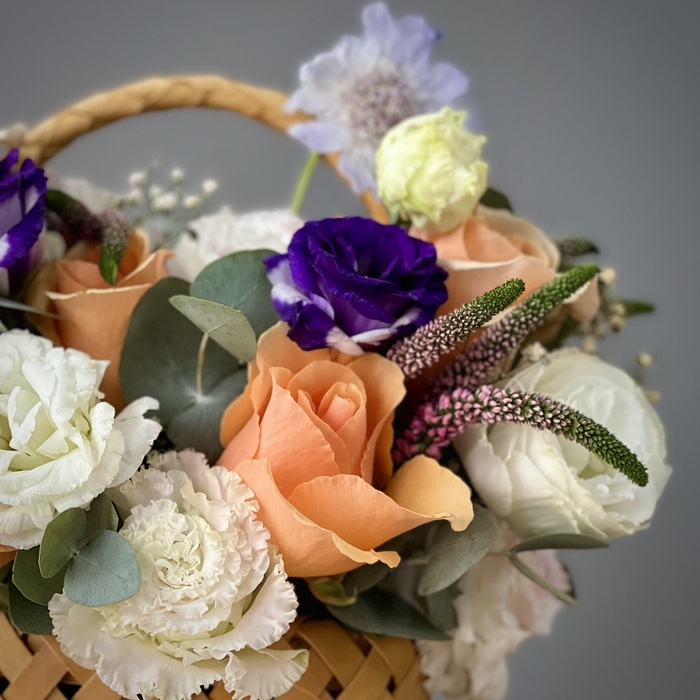 Цветы в корзине Мирабэль