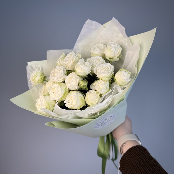 Букет из 9 кустовых пионовидных белых роз