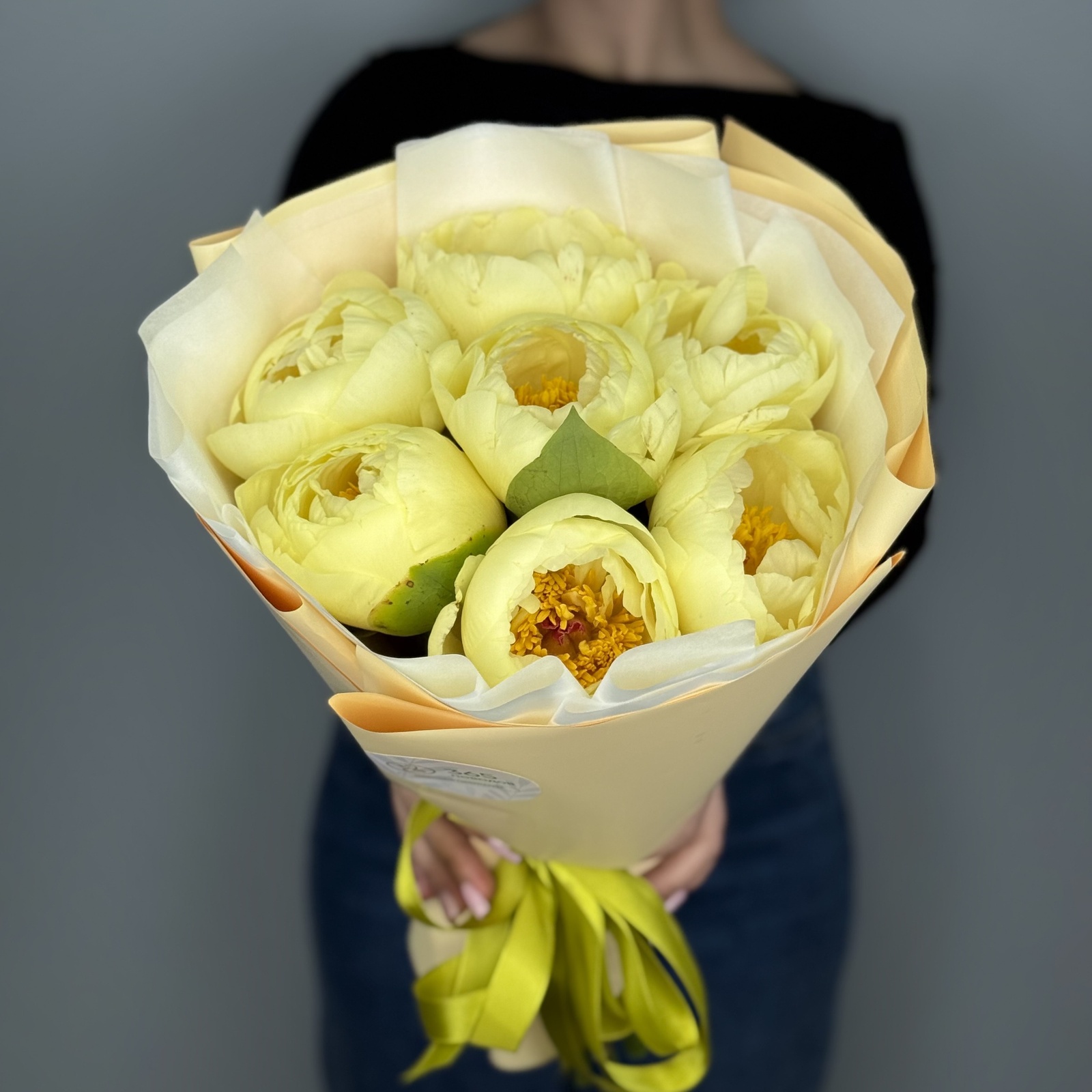 Букет их желтых пионов (7 шт)