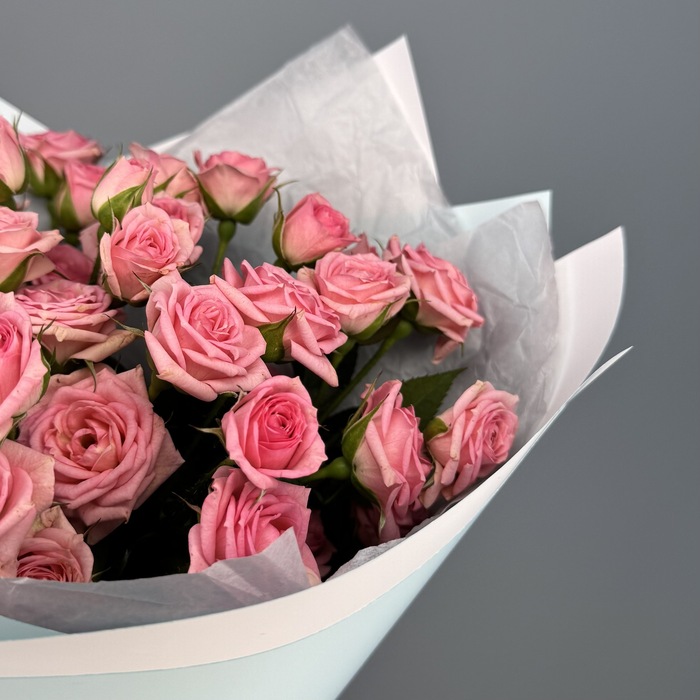 Букет из 9 кустовых розовых роз