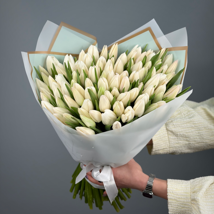 Букет из 101 белых тюльпанов