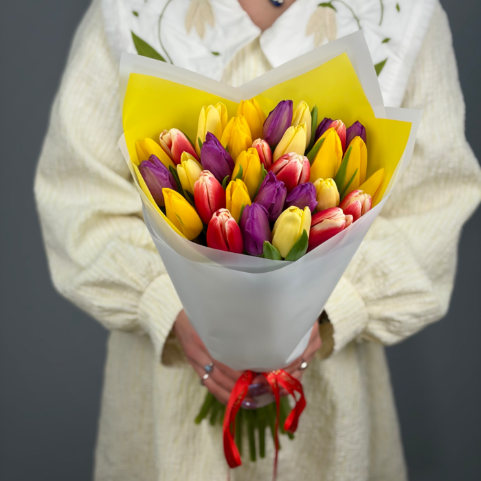 Букет из 31 тюльпанов яркий микс