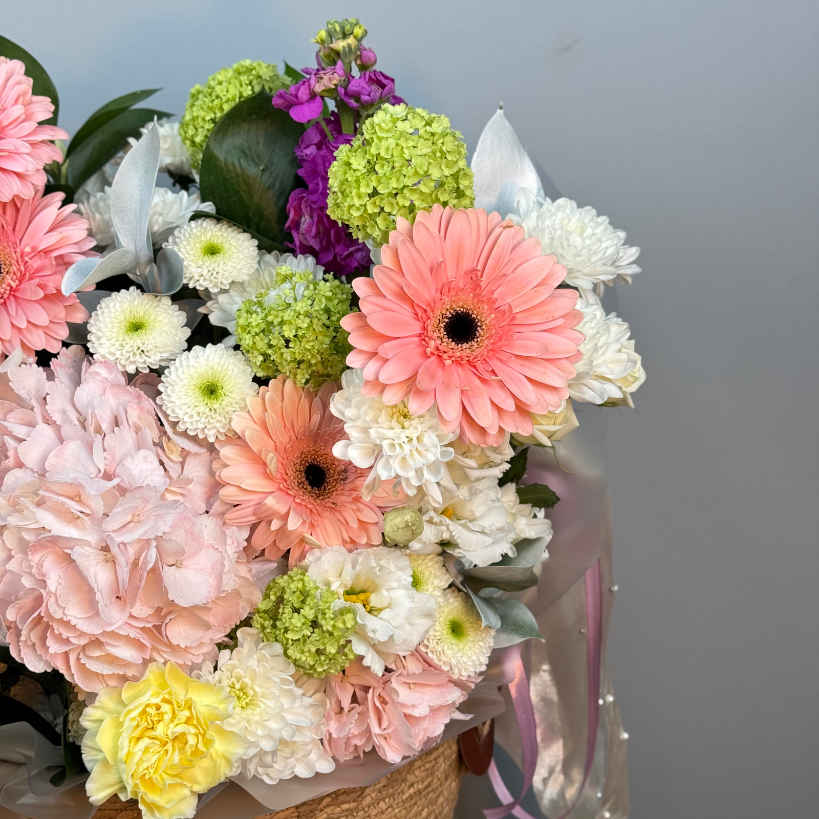 Цветы в корзине Дофамин