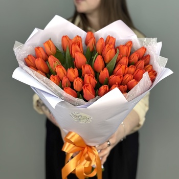 Букет из 71 оранжевых тюльпанов
