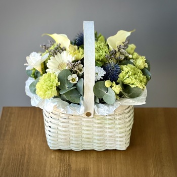 Цветы в корзине Киви