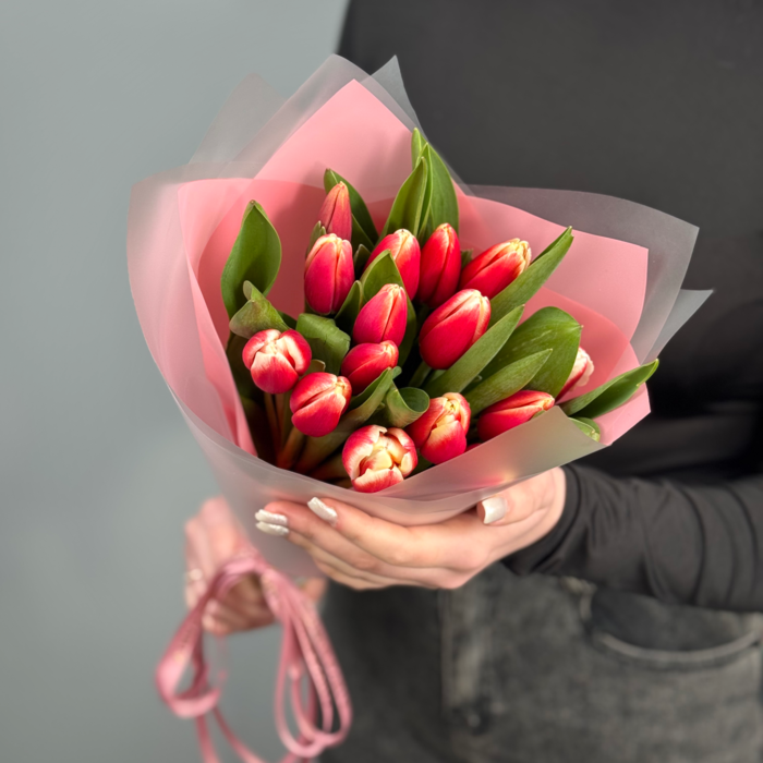 Букет из 15 красных тюльпанов