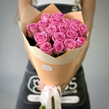 Букет из 15 розовой розы 70 см