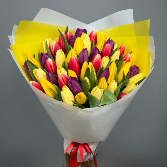 Букет из 51 тюльпанов яркий микс
