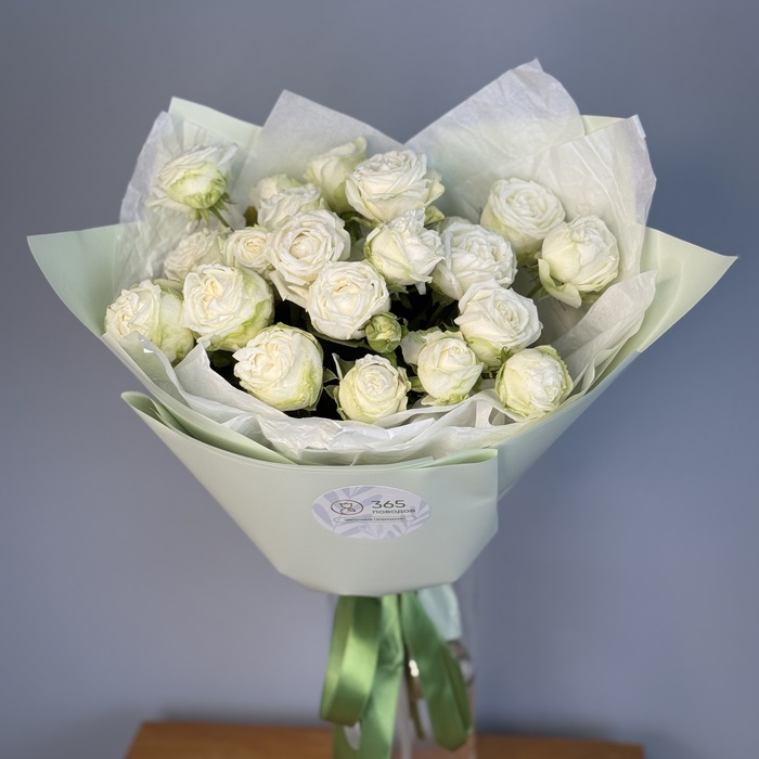 Букет из 9 кустовых пионовидных белых роз