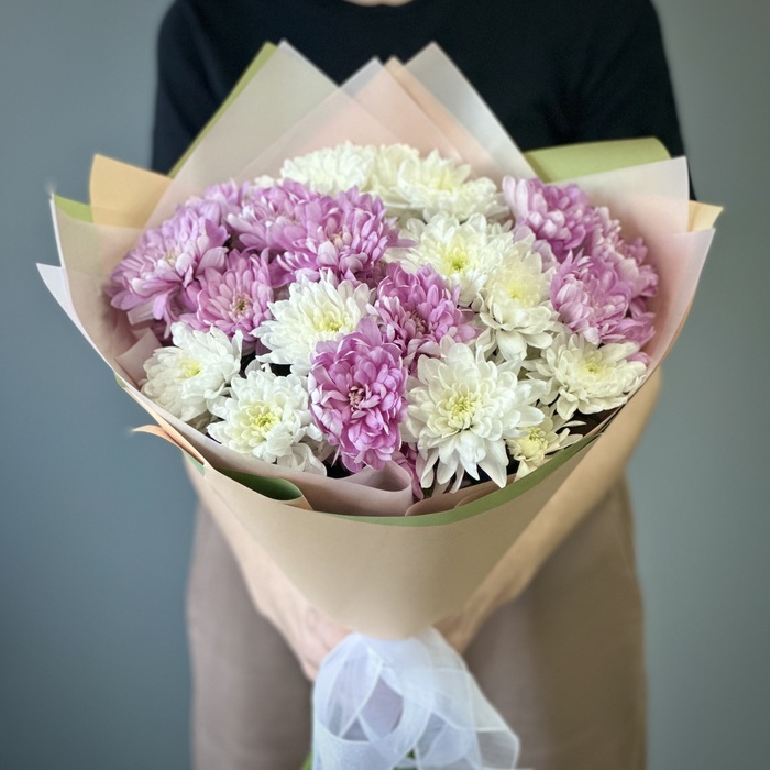 Букет из 1 нежных кустовых хризантем