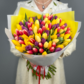 Букет из 101 тюльпанов яркий микс