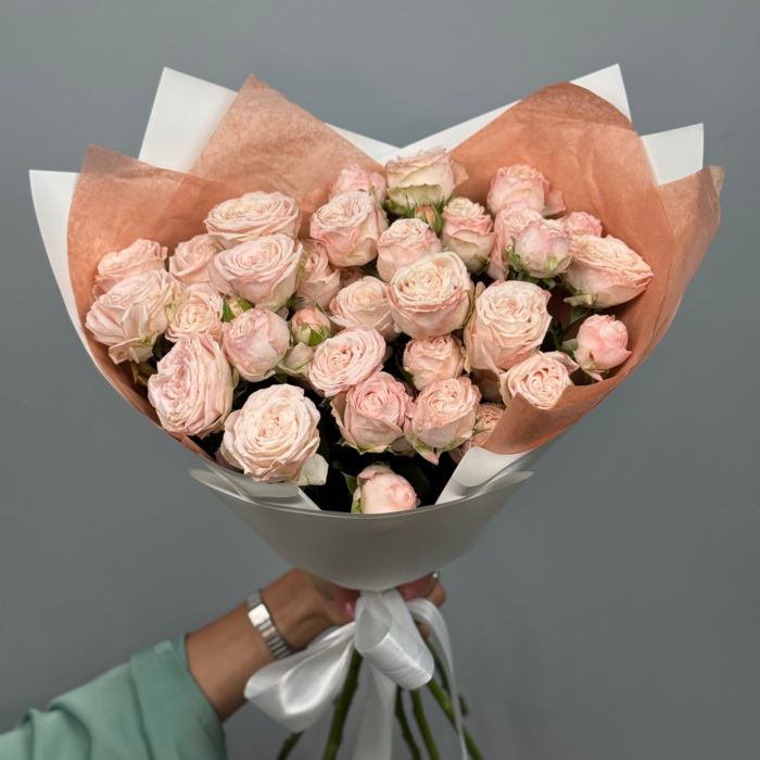 Букет кустовых пионовидных нежно-розовых роз  (9 шт)