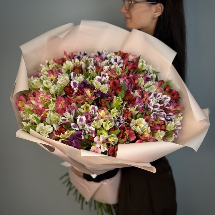 Букет из 101 альстромерий микс