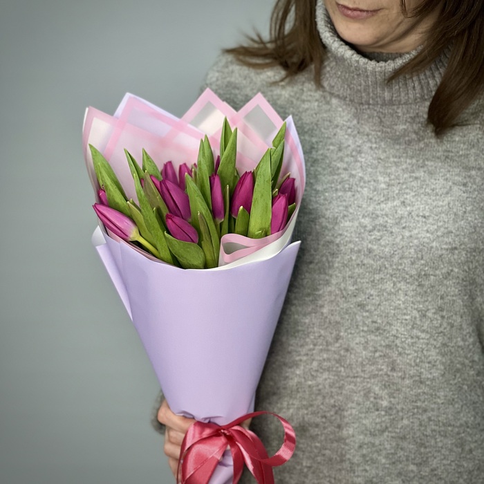 Букет из 15 фиолетовых тюльпанов
