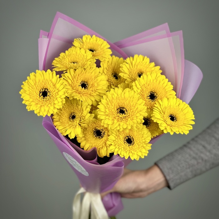 Букет из 15 желтых гербер