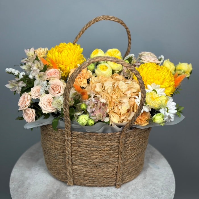 Цветы в корзине Радость жизни