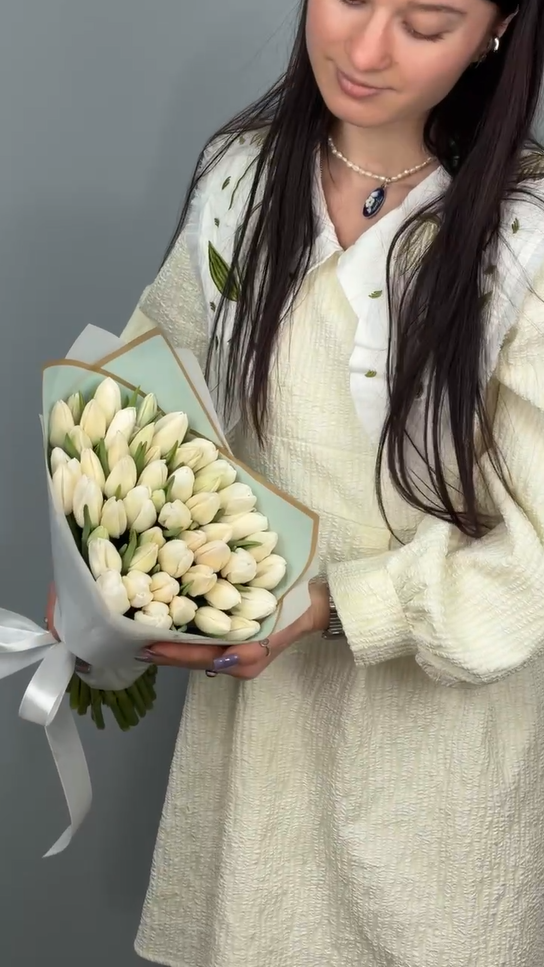 Букет из 51 белых тюльпанов