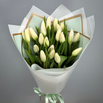 Букет из 21 белых тюльпанов