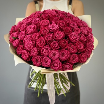 Букет из 71 малиновой розы 60 см