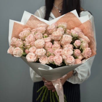 Букет кустовых пионовидных нежно-розовых роз  (21 шт)