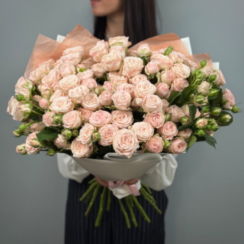 Букет кустовых пионовидных нежно-розовых роз  (25 шт)