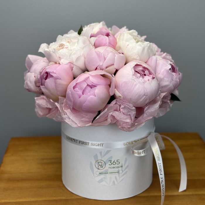 Цветы в коробке Пионы