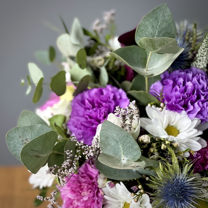 Цветы в коробке Неон