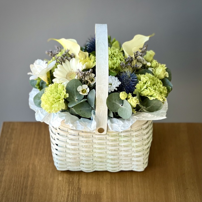 Цветы в корзине Киви