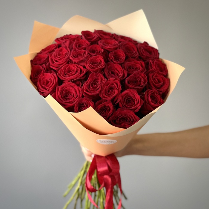 Букет из 31 красной розы 70 см