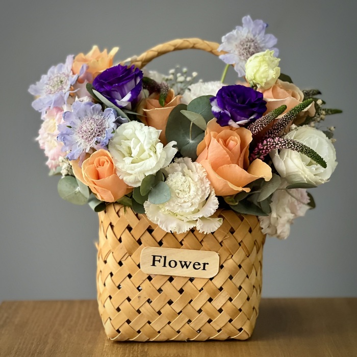 Цветы в корзине Мирабэль