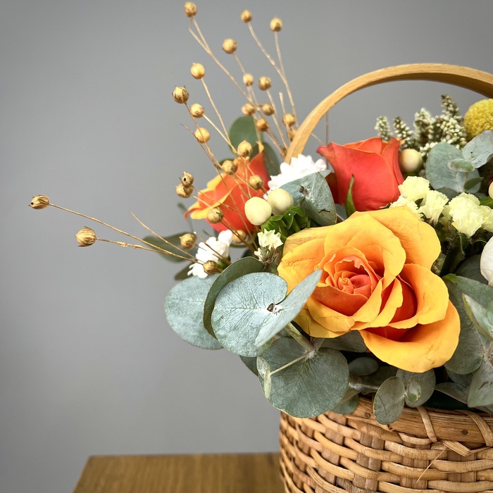 Цветы в корзине Робин