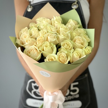 Букет из 31 кремовой розы 60 см
