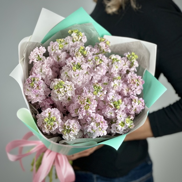 Букет из 21 розовых маттиол