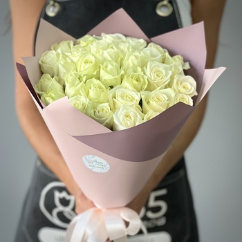 Букет из 31 белой розы 70 см