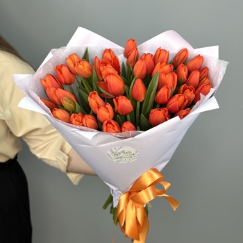 Букет из 41 оранжевых тюльпанов