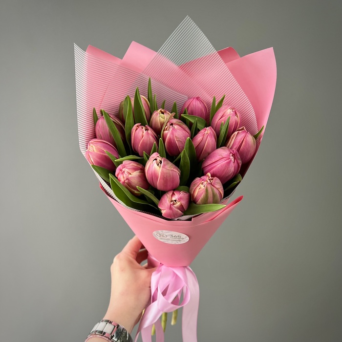 Букет из 1 малиновых пионовидных тюльпанов