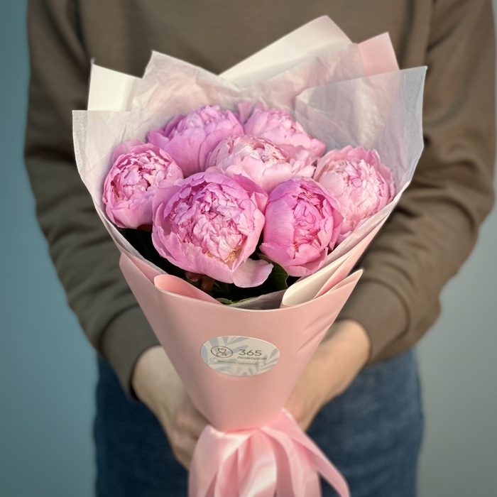 Букет из 7 розовых пионов