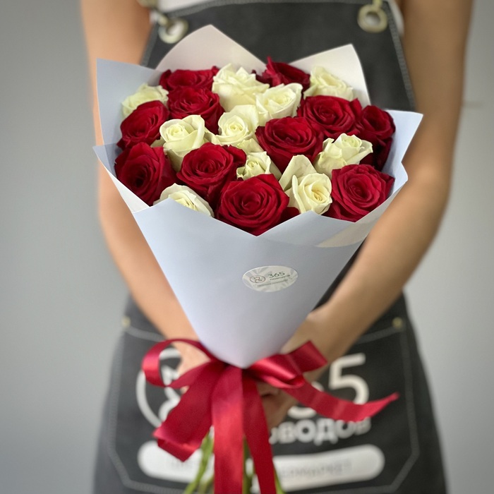 Букет из 1 красной и белой розы 60 см