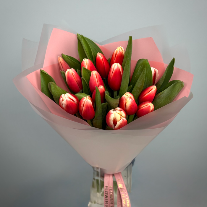 Букет из 15 красных тюльпанов