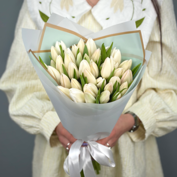 Букет из 41 белых тюльпанов