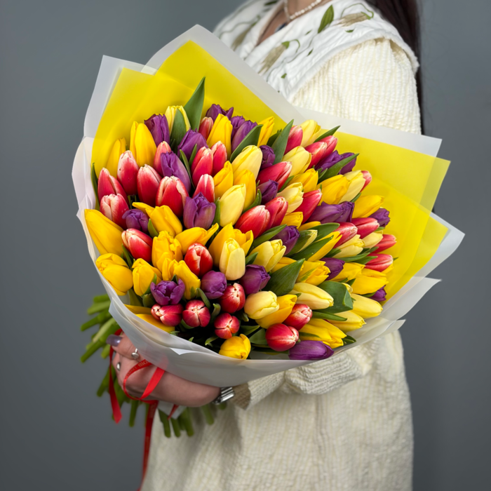 Букет из 101 тюльпанов яркий микс