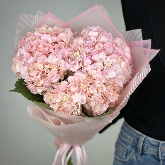 Букет из 3 розовых гортензий