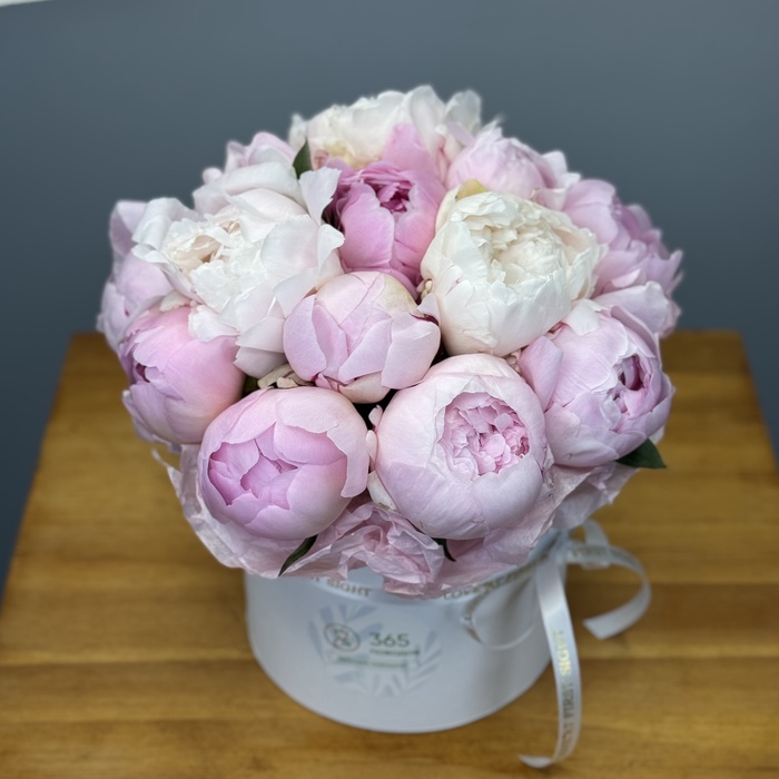 Цветы в коробке Пионы