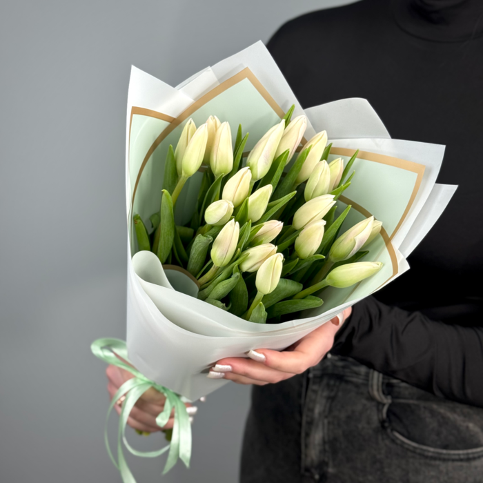 Букет из 21 белых тюльпанов