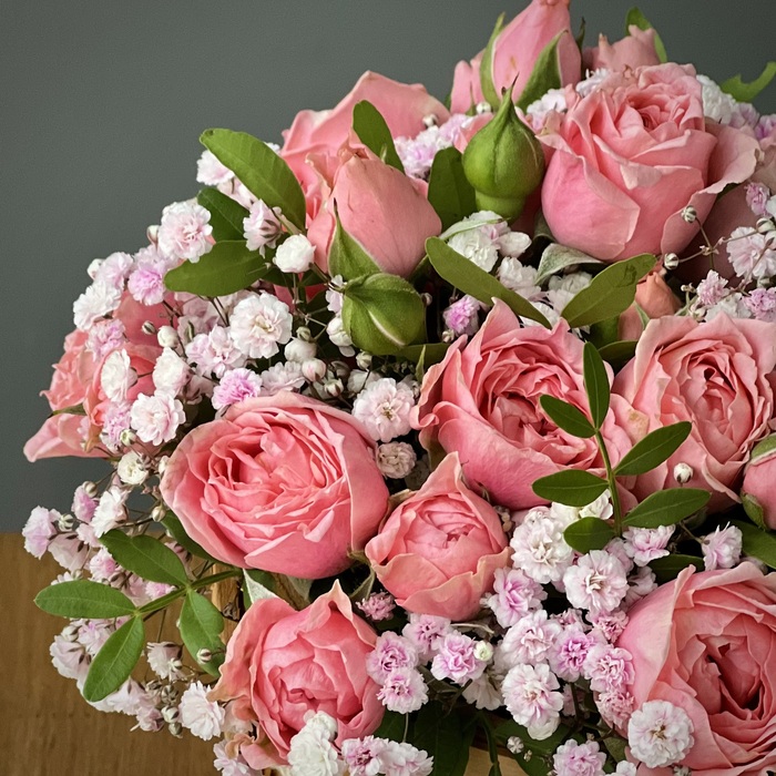 Цветы в корзине Конфетка