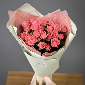 Букет из 9 кустовых коралловых роз