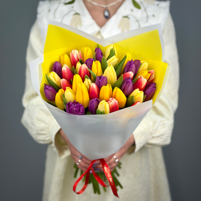 Букет из 41 тюльпанов яркий микс