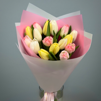 Букет из 15 тюльпанов нежный микс